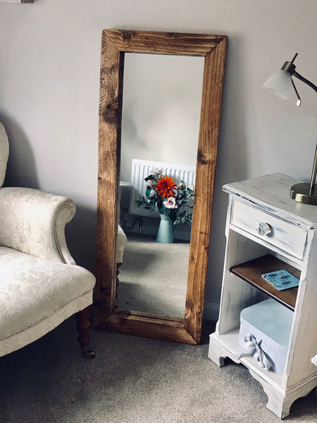 Portrait Freestanding - Lean light Oak Finish Rustic Mirror